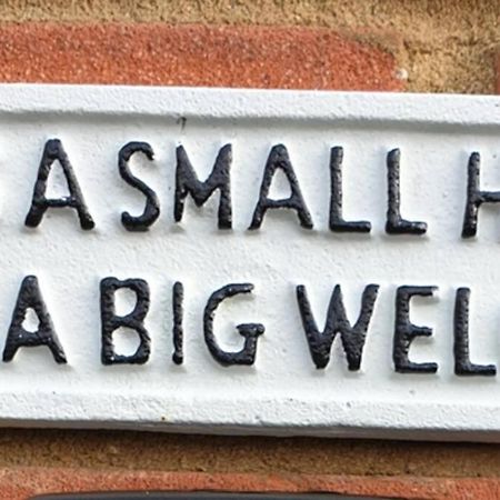 A Home Away From Home With A Big Welcome Erith Exteriör bild