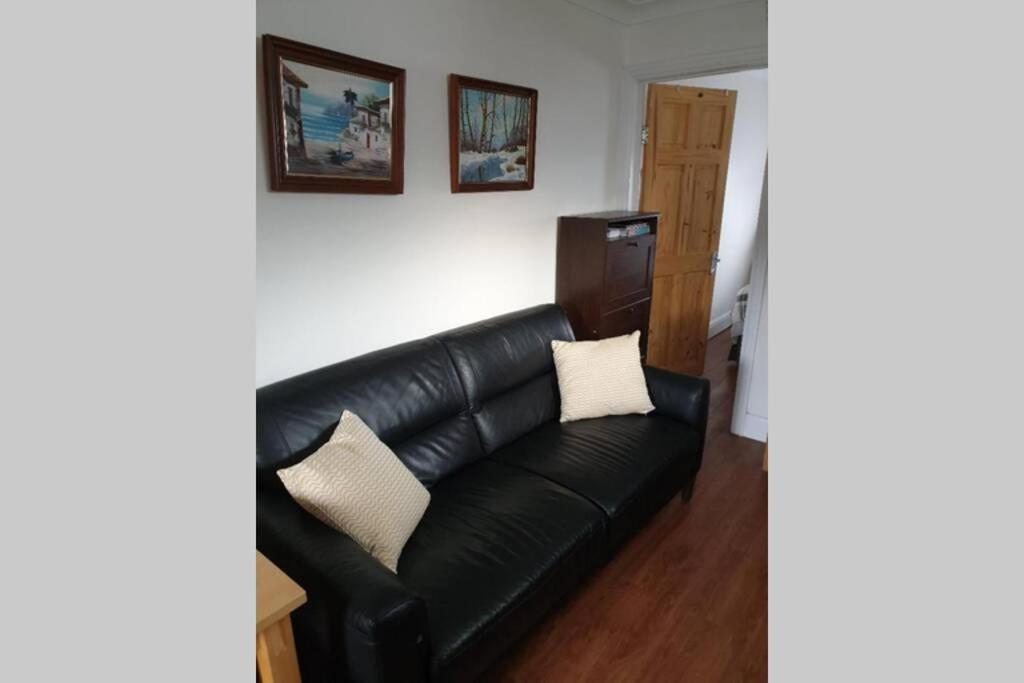A Home Away From Home With A Big Welcome Erith Exteriör bild