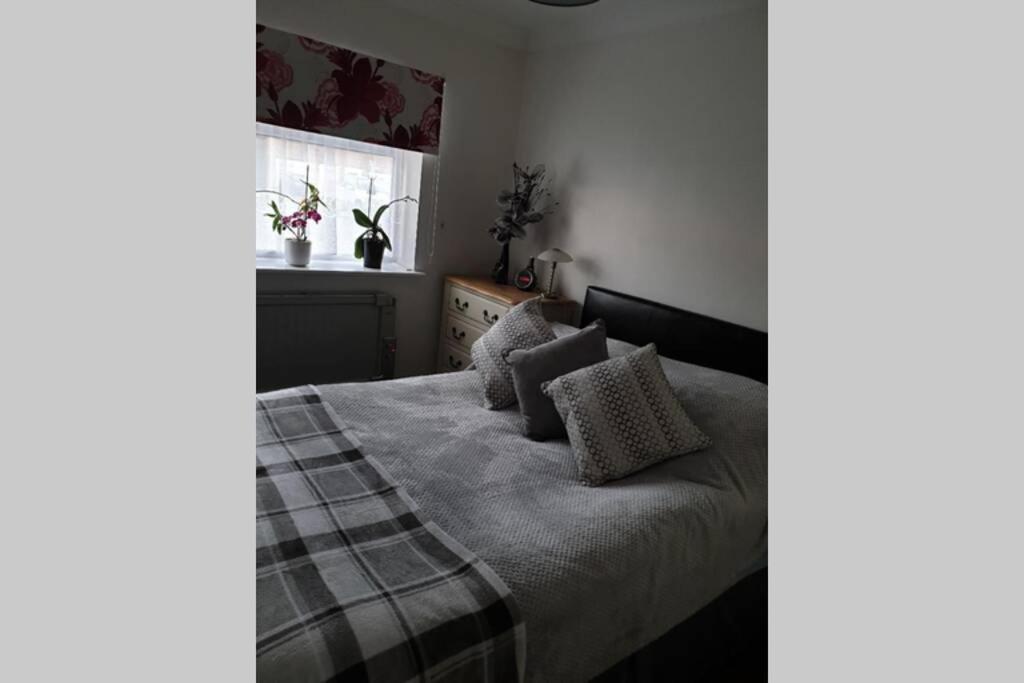 A Home Away From Home With A Big Welcome Erith Exteriör bild