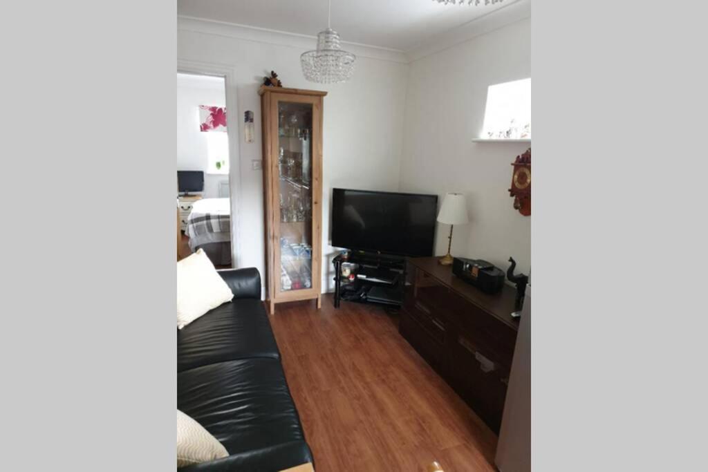 A Home Away From Home With A Big Welcome Erith Exteriör bild