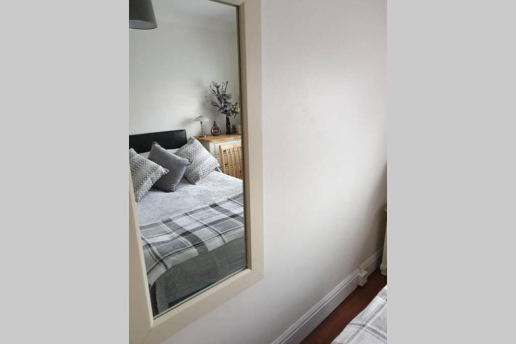 A Home Away From Home With A Big Welcome Erith Exteriör bild